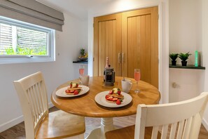 Classic Cabin | Dining