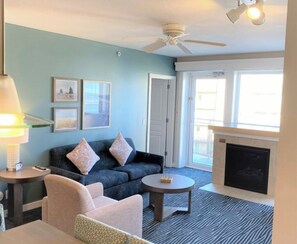 Living area - Seaside 2 Bedroom condo on the beach! (Seaside)
