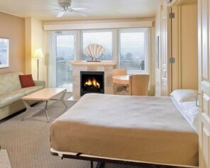 2 bedrooms, iron/ironing board, WiFi, bed sheets - Seaside 2 Bedroom condo on the beach! (Seaside)