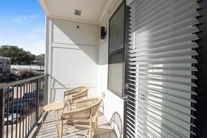Property grounds - Landing | Stylish 2BD, Pool, Clubhouse (Memphis)