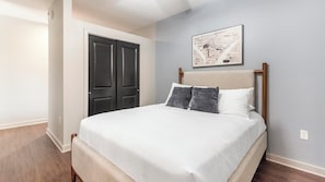 Desk, iron/ironing board, WiFi, bed sheets