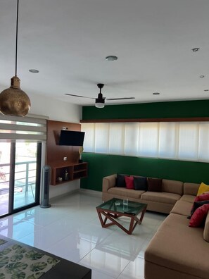 Comfort Apartment, 1 Bedroom, Balcony, City View | Living area - Departamentos Polanco (Valladolid)