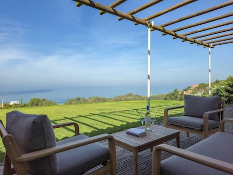 Terrace/patio. Moradia Milú Beachfront