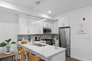 Microwave, oven, stovetop, dishwasher - Fully Furnished 2BR w/ AC, Great Location & Modern Comforts Apt 7 (Washington)
