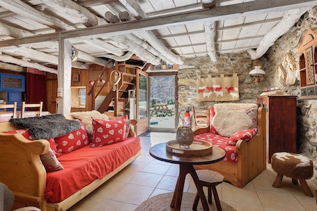 Living area. Secret Shepherd’s Hut: A Peaceful Retreat in Nature