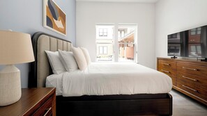 Desk, iron/ironing board, WiFi, bed sheets - Landing | Modern 1BD, Gym, Pool (Austin)
