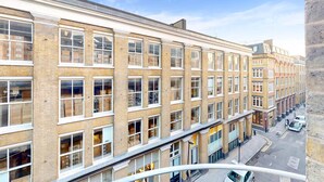 A multi-story building with large windows and a modern design. - Stylish Penthouse with City Views and Aircon - Pass the Keys (London)