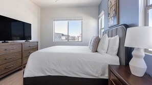 Desk, iron/ironing board, WiFi, bed sheets - Landing | Stunning 2BD, Pool (Casas Adobes)