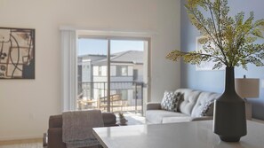 Smart TV - Landing | Stunning 2BD, Pool (Casas Adobes)
