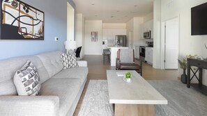 Smart TV - Landing | Stunning 3BD, Pool (Casas Adobes)