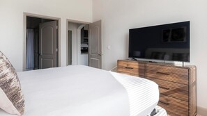 1 bedroom, desk, iron/ironing board, WiFi - Landing | Modern 1BD, Gym (The Woodlands)
