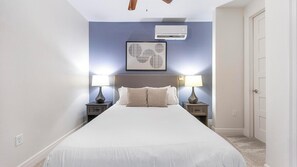 Skrivbord, strykjärn/strykbräda, wi-fi och sängkläder