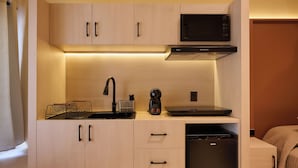 Microwave, dishwasher, cookware/dishes/utensils - Casa Eucaliptos (Oaxaca)