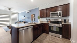 Refrigerador y comedor 