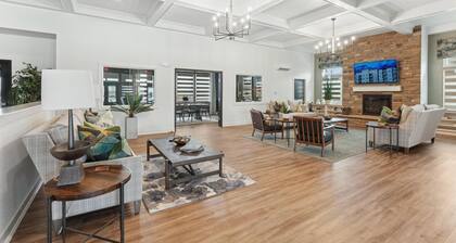 Landing | Chic 1BD, Gym, Clubhouse