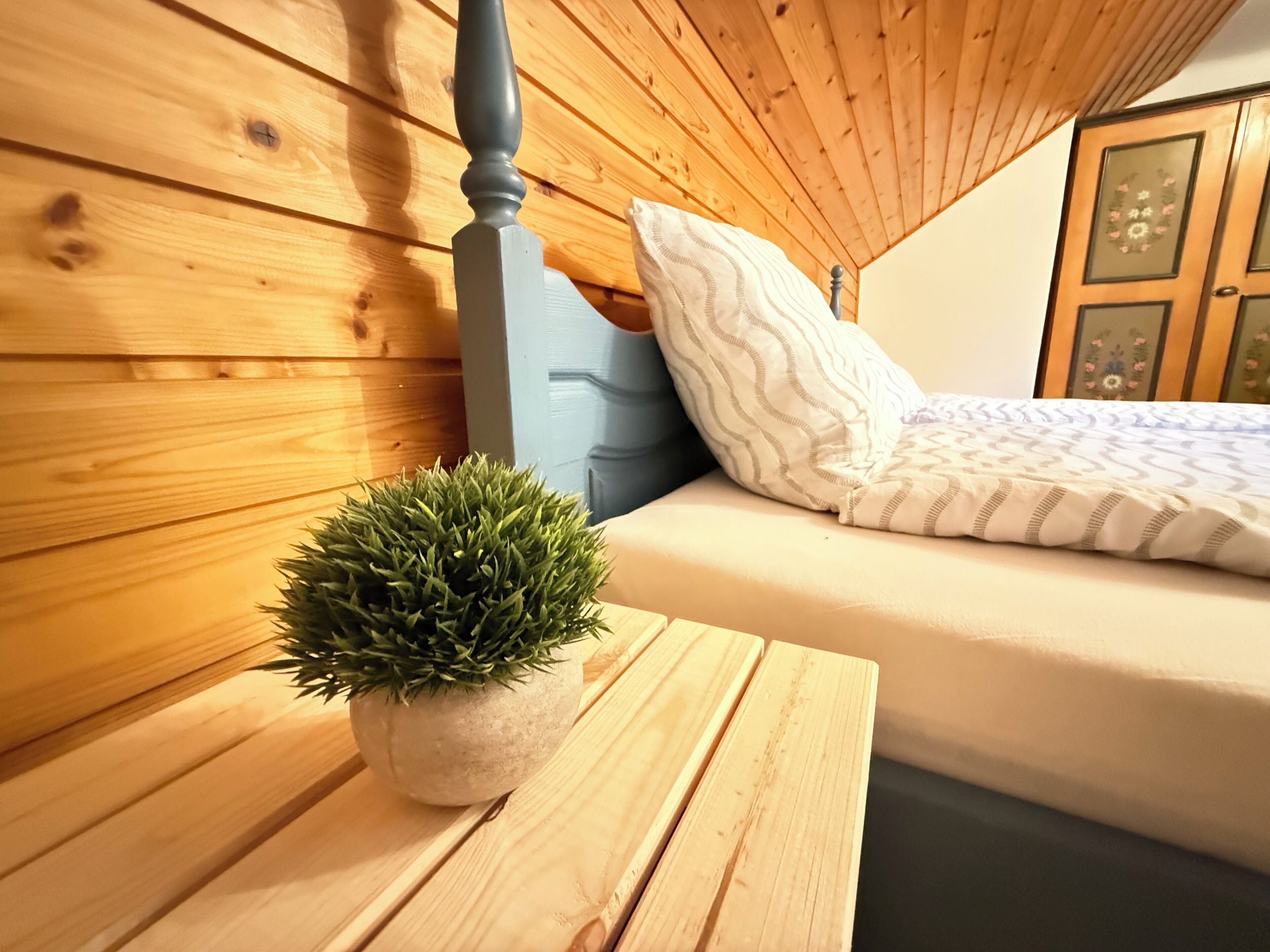 3 bedrooms, iron/ironing board, bed sheets