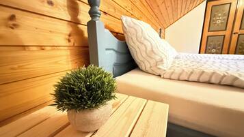 3 bedrooms, iron/ironing board, bed sheets