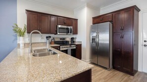 Refrigerador y comedor 