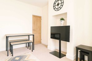 Interior - Brilliant 3-bedroom apartment in Reading perfect for your stay (London)