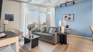 Smart TV - Landing | Modern 1BD, Yoga Studio, Gym (San Antonio)