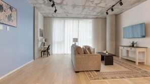 Smart TV - Landing | Chic 1BD, Gym, Yoga Studio (San Antonio)