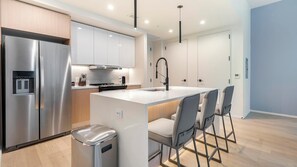 Fridge, dining tables - Landing | Amazing 1BD, Yoga Studio, Gym (San Antonio)
