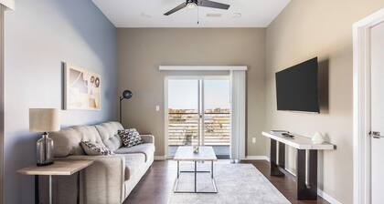 Landing | Stylish 1BD, Rooftop Lounge, Pool