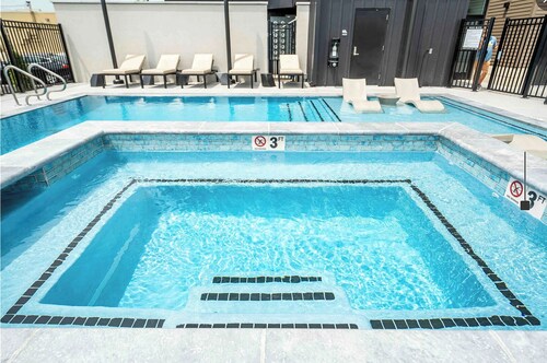 Landing | Incredible Studio, Rooftop Lounge, Gym