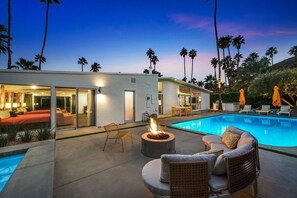A heated pool - Home in Central Palm Springs with Pool, Hot Tub and Firepit! (Palm Springs)
