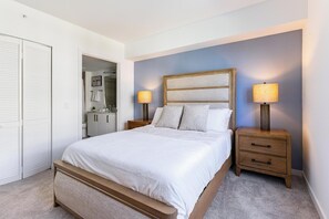 Desk, iron/ironing board, WiFi, bed sheets - Landing | Modern 1BD, Clubhouse, Gym (Pompano Beach)