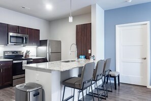 Fridge, dining tables - Landing | Stunning 2BD, Pool, Courtyard (Wichita)