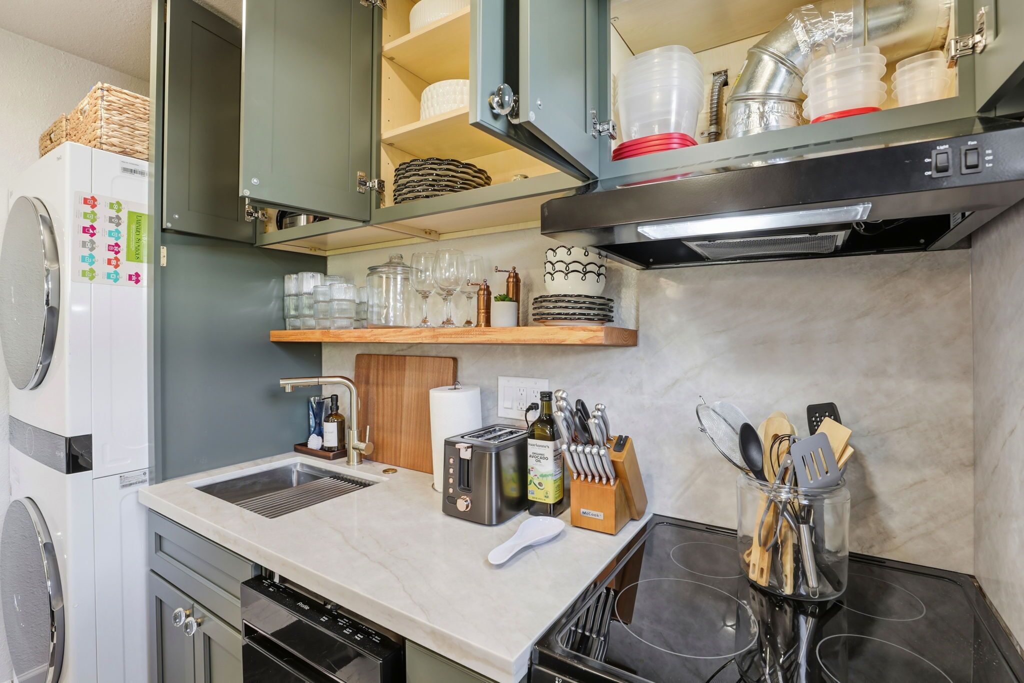 Micro-ondes, four, plaque de cuisson, lave-vaisselle