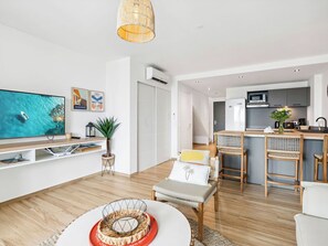 Living area - Beautiful 2-bedroom apartment with ocean view (Orient bay)