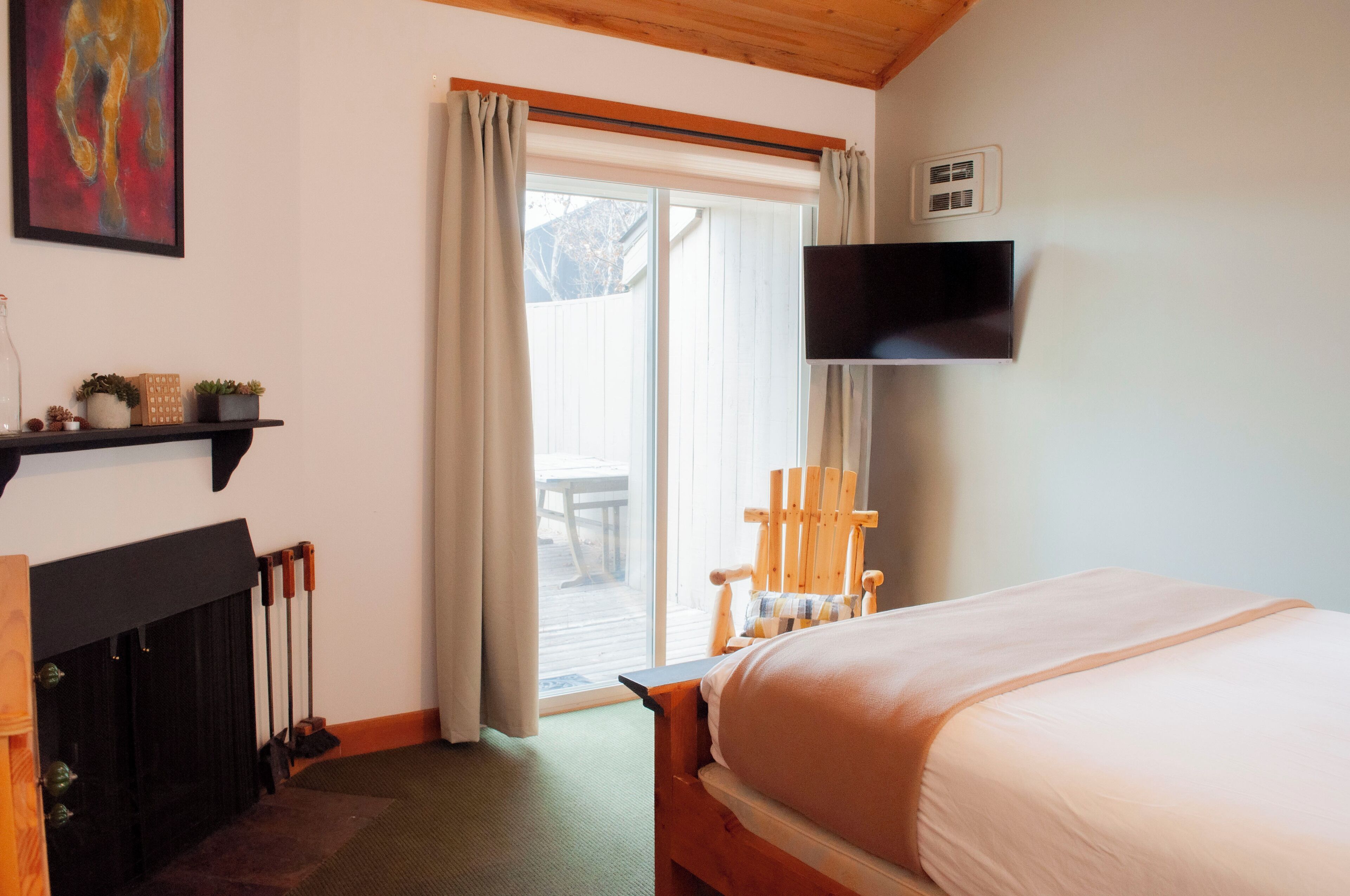 Tabla de planchar con plancha, wifi y ropa de cama 