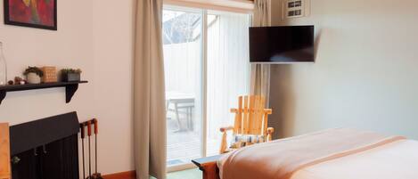 Tabla de planchar con plancha, wifi y ropa de cama