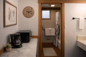 Interior - Black Butte Ranch Lodge Room 043 (Sisters)