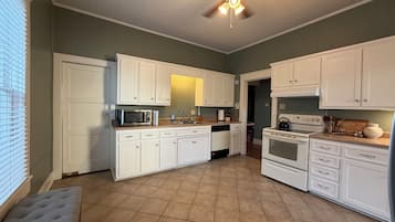 Micro-ondes, four, plaque de cuisson, lave-vaisselle