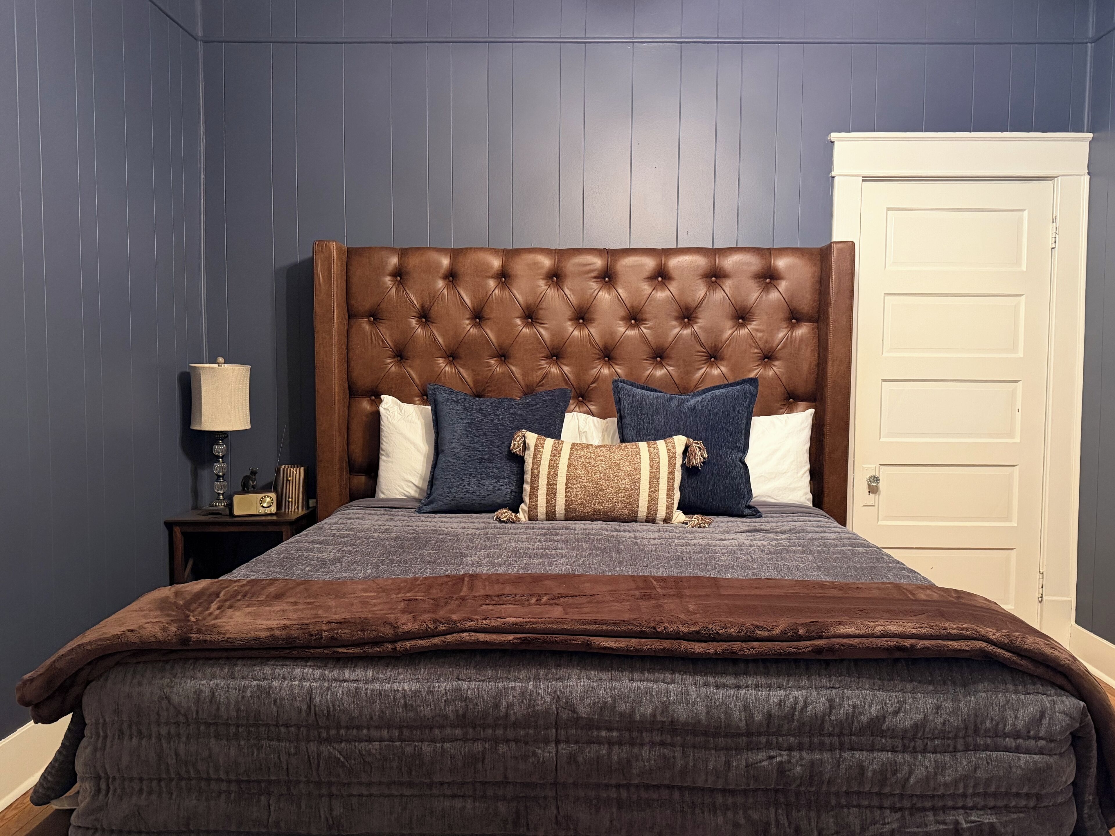 4 habitaciones, tabla de planchar con plancha, wifi y ropa de cama 