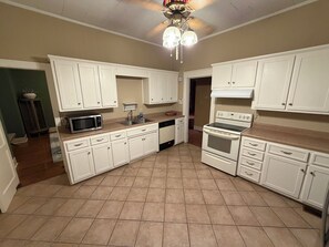 Mikrowelle, Ofen, Herdplatte, Geschirrspüler