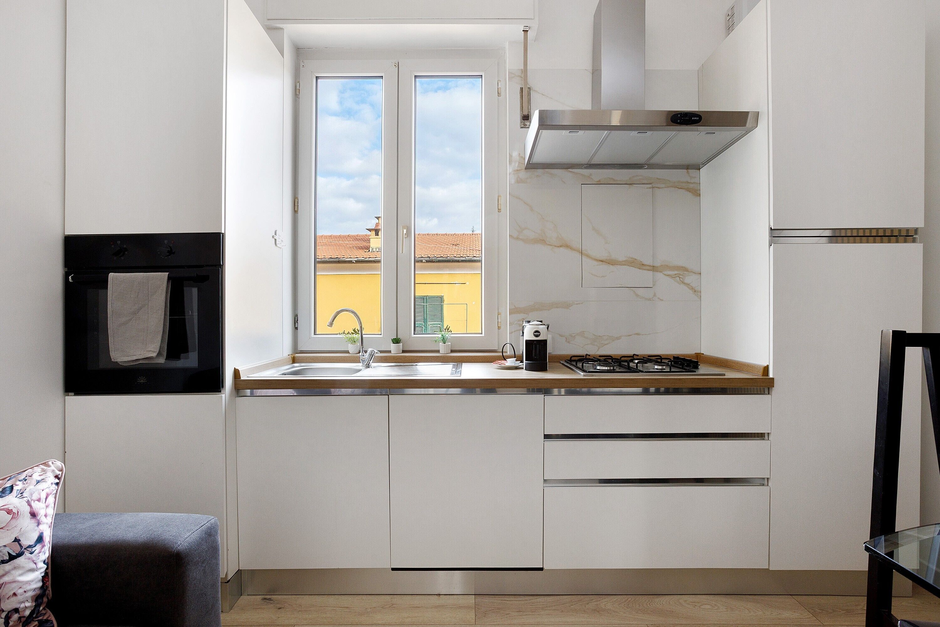 Frigorifero, forno, piano cottura, lavastoviglie