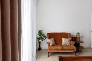 TV - Apartment 'Casa Di Tatiana' with Private Terrace, Wi-Fi and Air Conditioning (La Spezia)