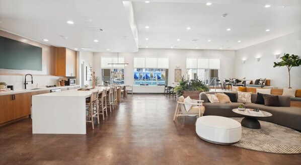 Dining - Landing | Spectacular Studio, Gym, Clubhouse (San Antonio)