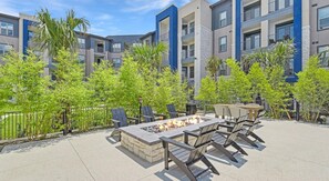 Outdoor dining - Landing | Stunning 1BD, Gym, Clubhouse (San Antonio)