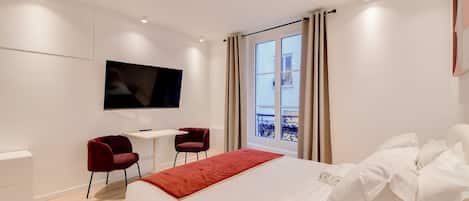 Iron/ironing board, WiFi, bed sheets