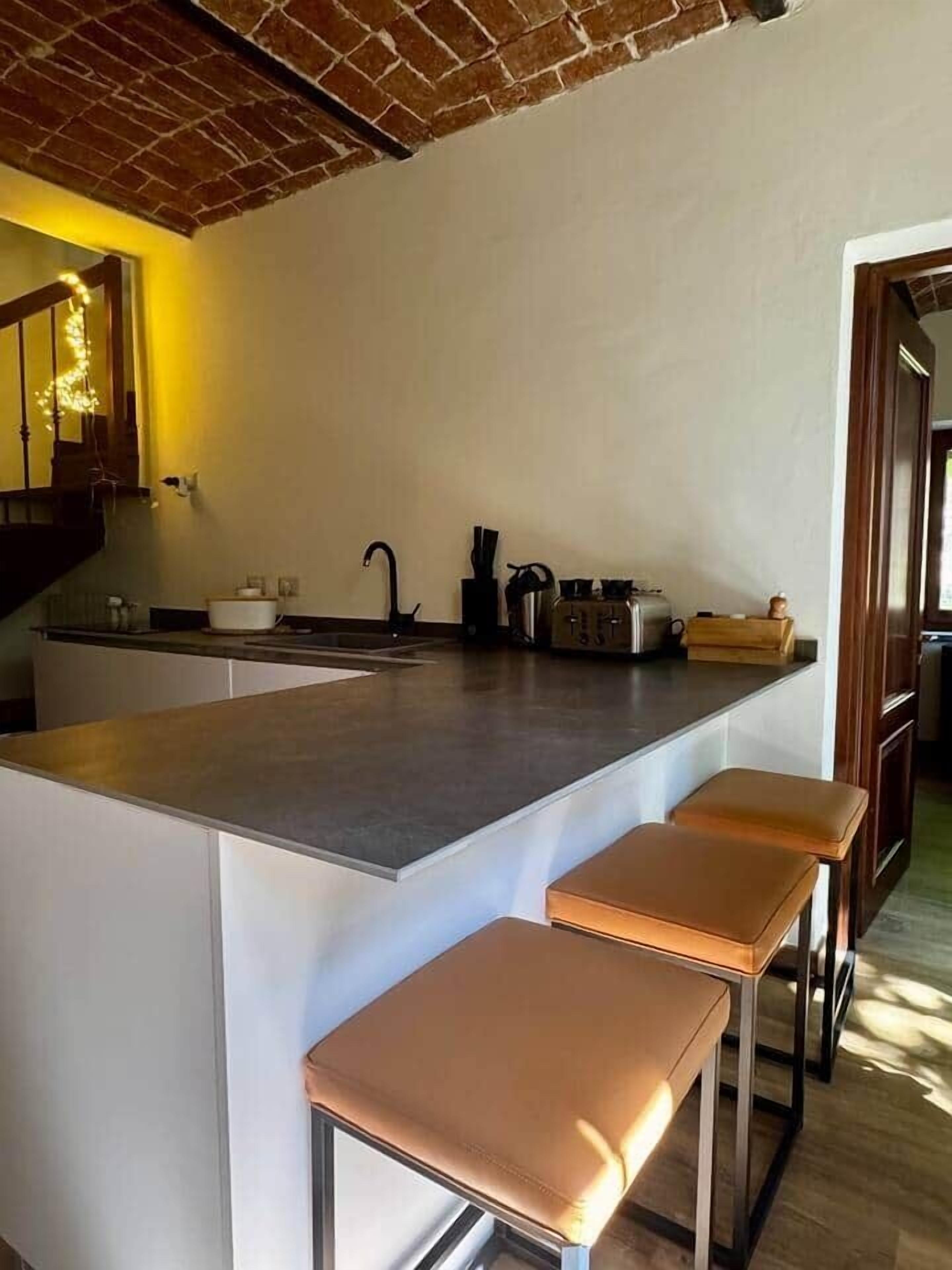 Macchina per tè/caffè, frigorifero, microonde, piano cottura