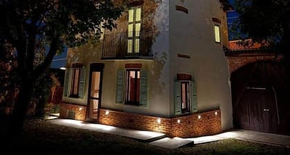 Independent Home with Private Courtyard - Monferrato