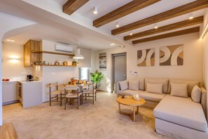 Smart TV, ping pong - Villa Kamelia Seaside Breeze by Villa Plus (Agkisaras)