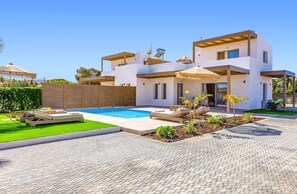 Pool - Villa Kamelia Seaside Breeze by Villa Plus (Agkisaras)