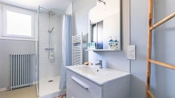 Shower, towels
