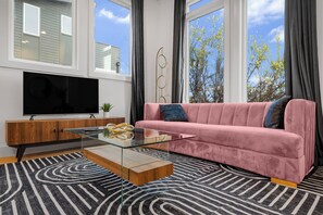 TV, fireplace - Nashville 4BR•Game Room•Rooftop•5 Min to Downtown (Nashville)